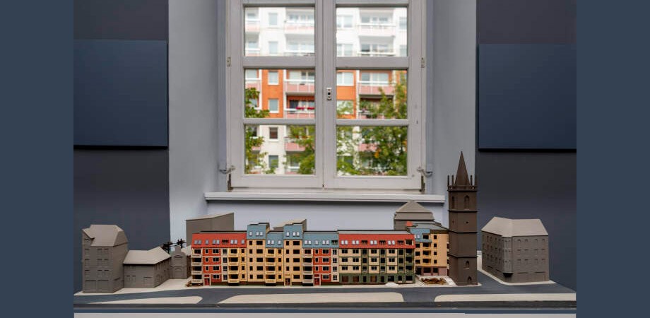 Modell Innenstadt · Innen Modell, außen reales Exponat · Stadtmuseum Erfurt 2022 · Goldwiege · Foto Dirk Urban