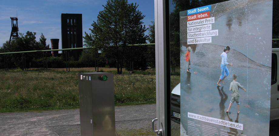 Wettbewerbsposter auf dem Gelände der Zeche »Zollverein« in Essen